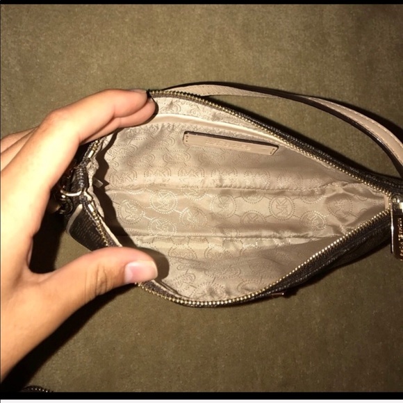 real Michael kors handbag! - Picture 2 of 2